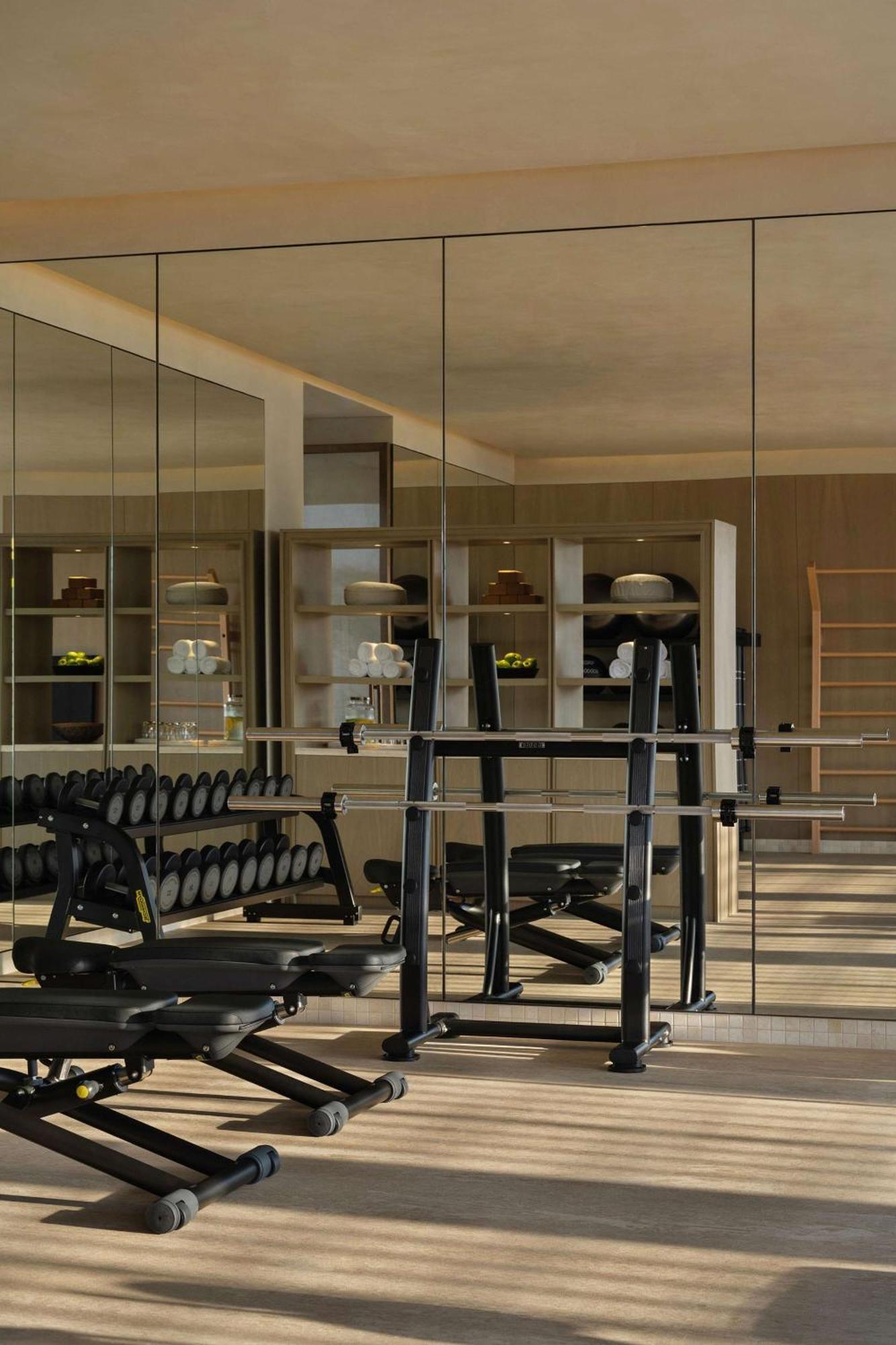 Bab Al Shams, A Rare Finds Desert Resort, Dubai Exterior foto The gym at The Dorchester